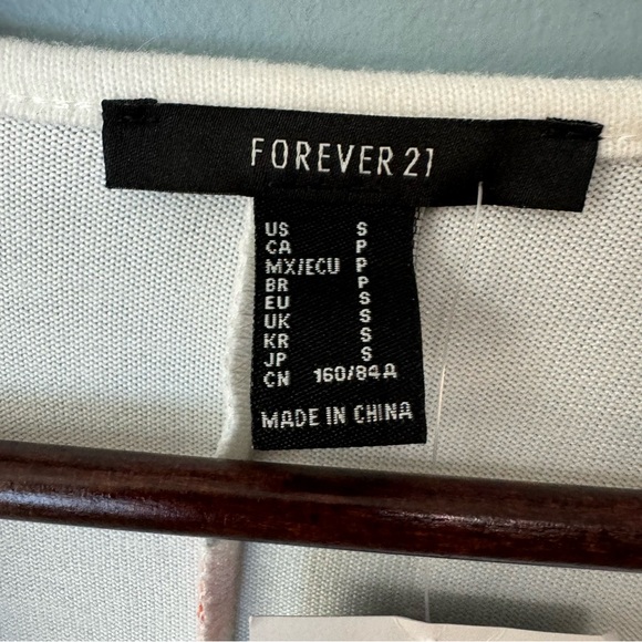 ✨3/$20✨ Forever 21 White Floral Long Sleeve Knit Top with Front Tie.  NWT. Small - Picture 2 of 9